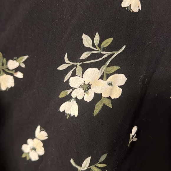 Old Navy Floral Shift Dress - Picture 7 of 7